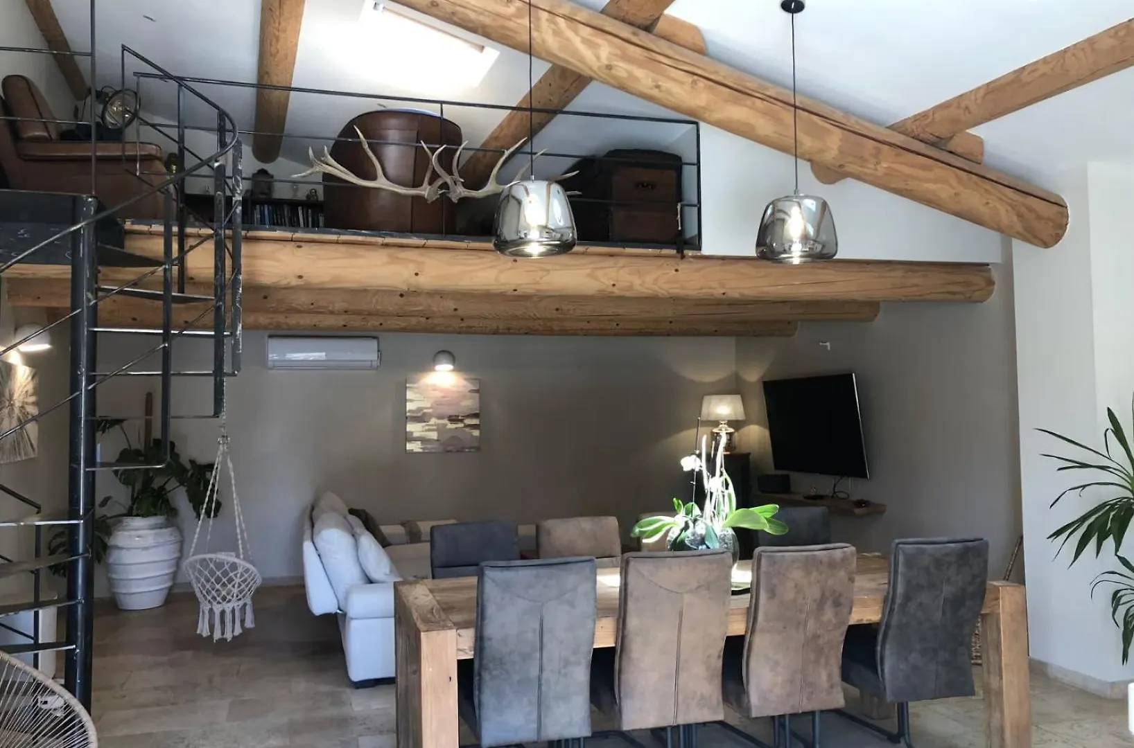 Les Murmures Paluds de Noves Holiday home
